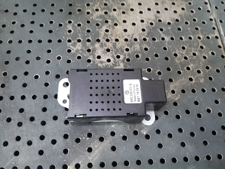 Amplificator antena radio vw golf 6 5k 5m0035570b