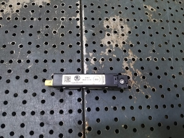 Amplificator antena seat toledo 4 kg3 5ja035577