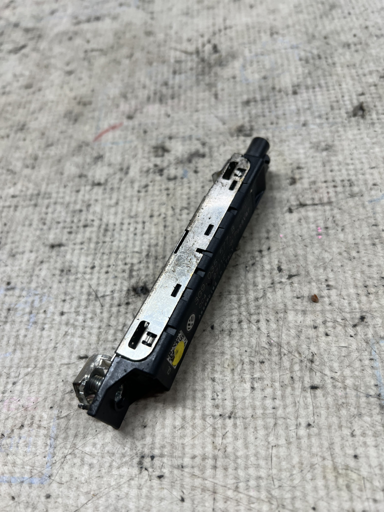 Amplificator antena Volkswagen Passat B8 2016, 3G9035577B
