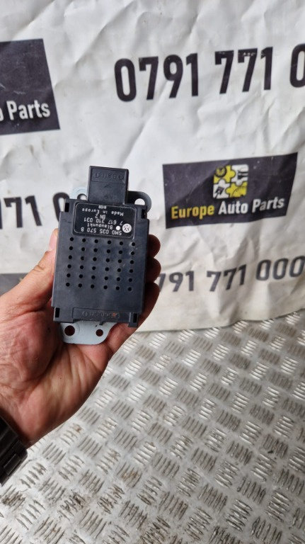 Amplificator antena Vw Golf 6 1.6 TDI cod motor CAY ,transmisie manuala 5+1, an 2010 cod 86720024550...