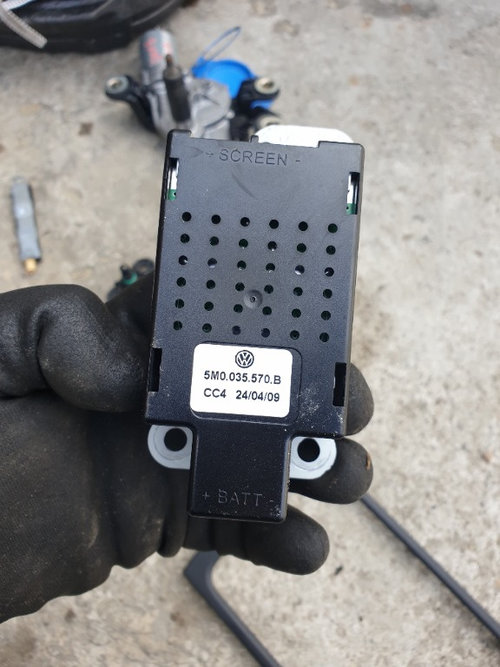 Amplificator Antena VW Golf 6 cod 5M0035570B