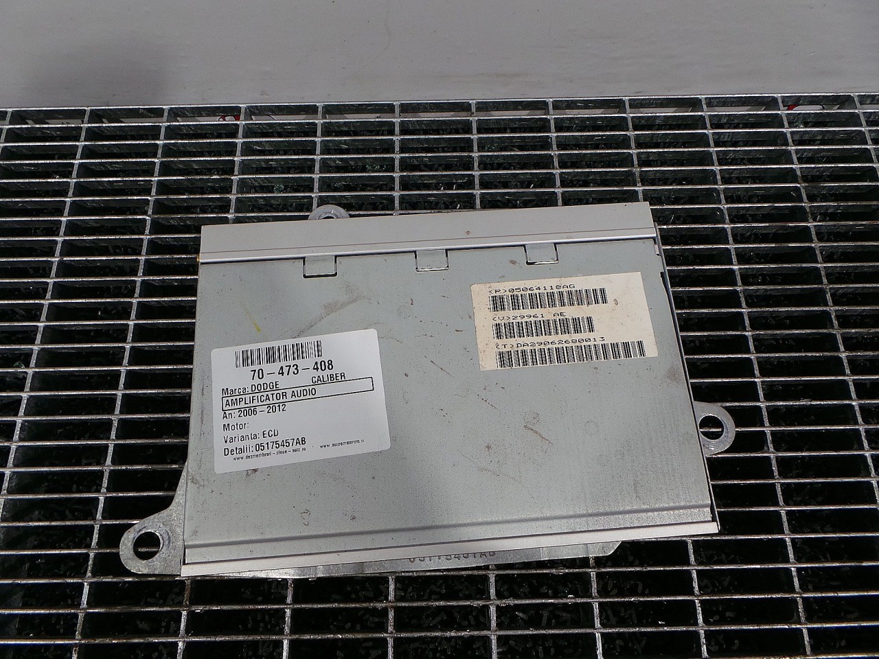 AMPLIFICATOR AUDIO DODGE CALIBER - - (2006 2012)