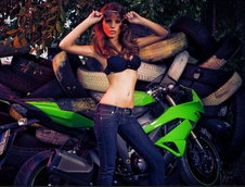 Andreea si Kawasaki ZX6R