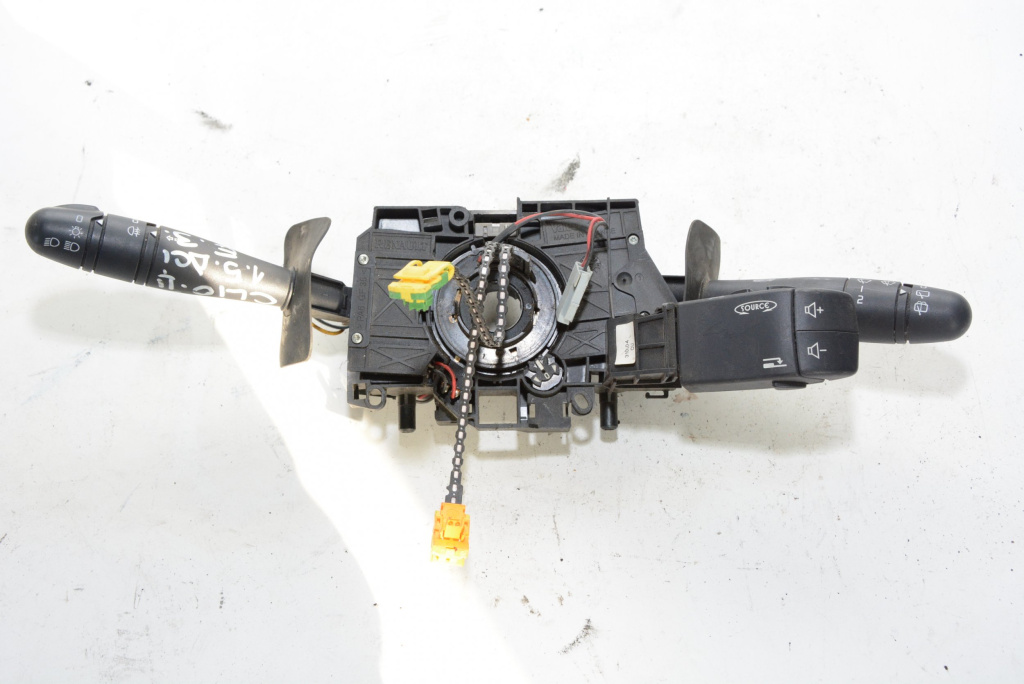 Ansamblu Manete Semnalizare Stergator Renault Clio 2 / Symbol 1 1998-2008 Banda Airbag Maneta Comanda Radio Maneta Semnalizare Maneta Stergator 8200058670