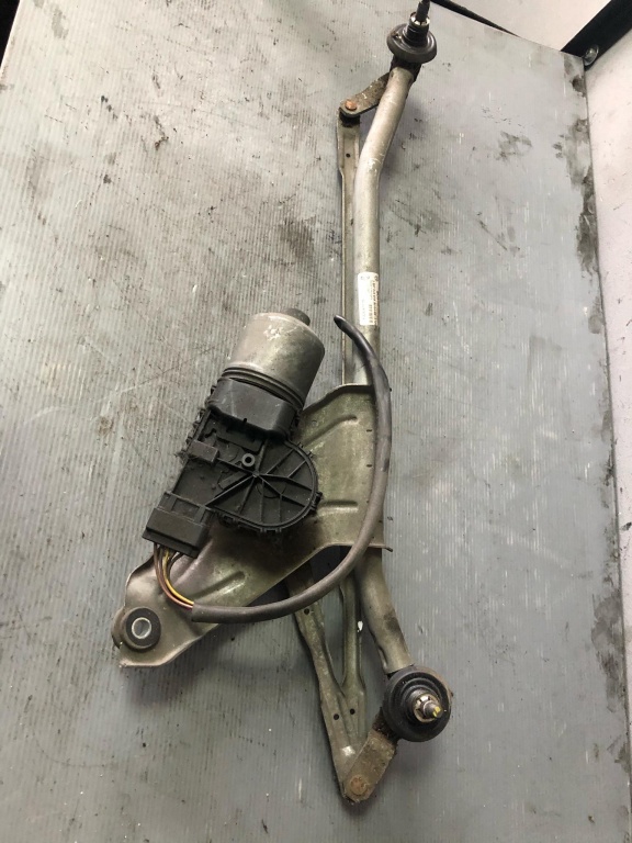 Ansamblu motoras stergatoare dacia logan dupa 2004 3397020879