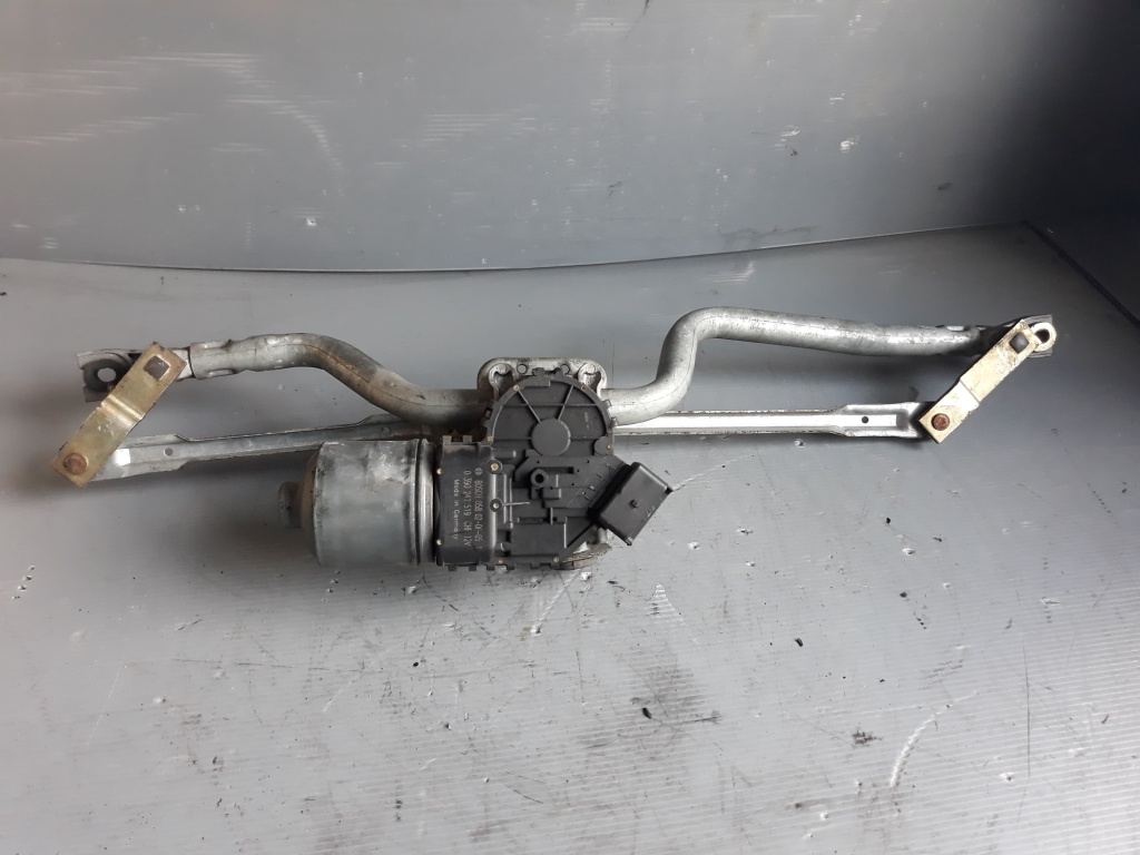Ansamblu motoras stergatoare renault clio 2 0390241519
