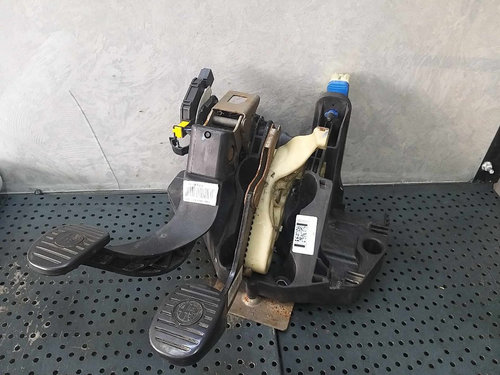 Ansamblu pedalier 2.0 jtdm alfa romeo giulietta 940 00518067630