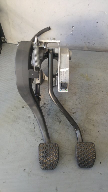 Ansamblu pedalier bmw e90 2.0 d 143 cp n47d20c 67871110slo