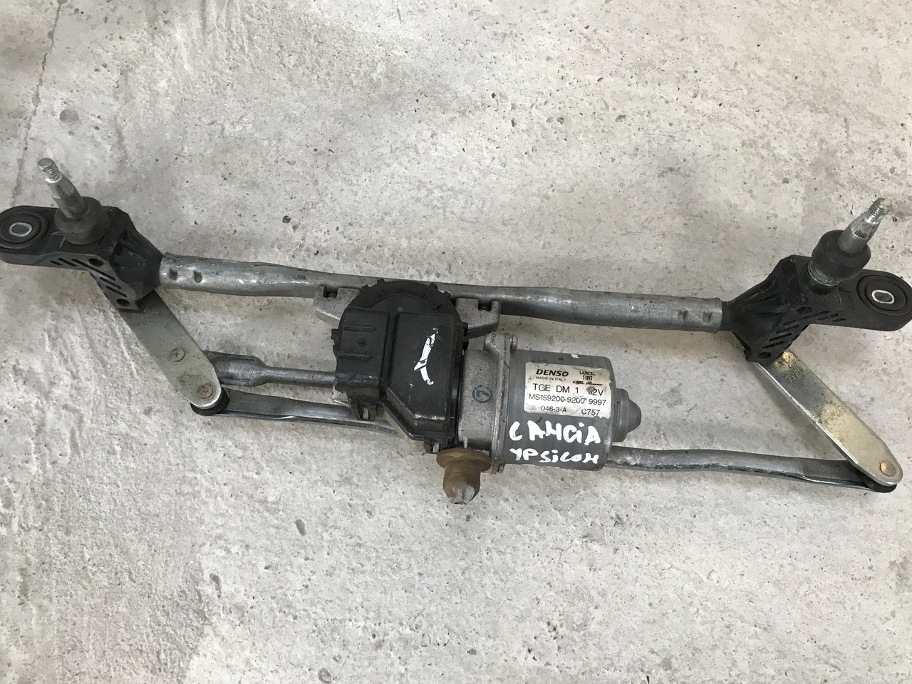 Ansamblu stergatoare cu motoras Lancia Ypsilon 2011 2012 2013