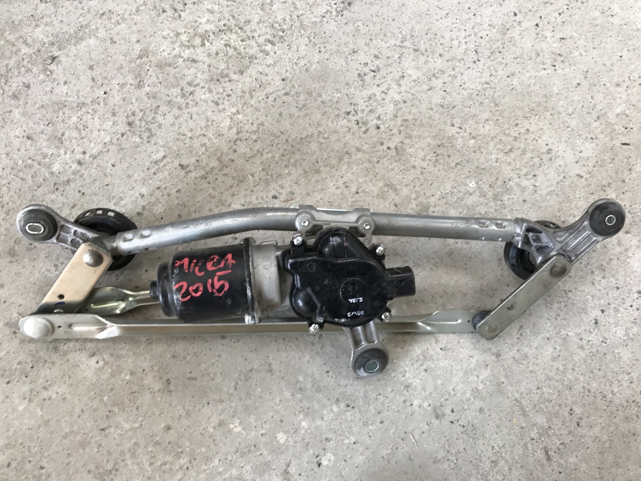 Ansamblu stergatoare cu motoras Nissan Micra 2011 2012 2013 2014