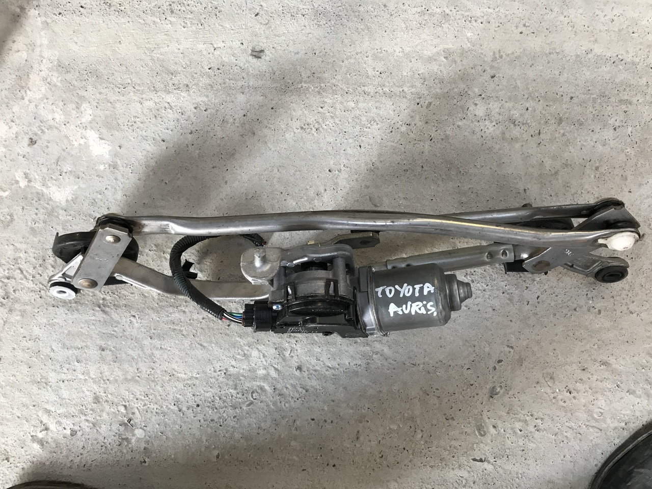 Ansamblu stergatoare cu motoras Toyota Auris 2007 2008 2009 2010
