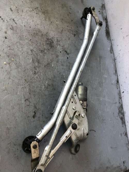 Ansamblu stergatoare motoras dacia logan sandero dupa 2004 0390241544 3397020879