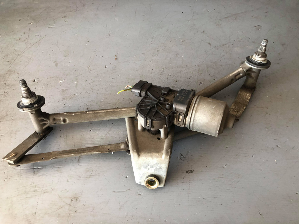 Ansamblu stergatoare motoras peugeot 206 2009-2013 0390241523
