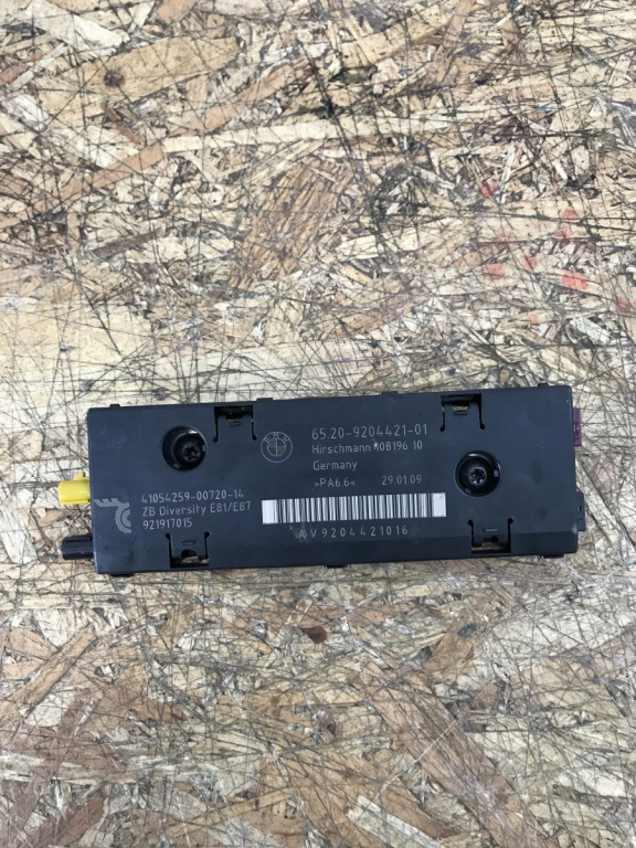 Antena amplificator E87 118d hatchback 2009 (920442q)