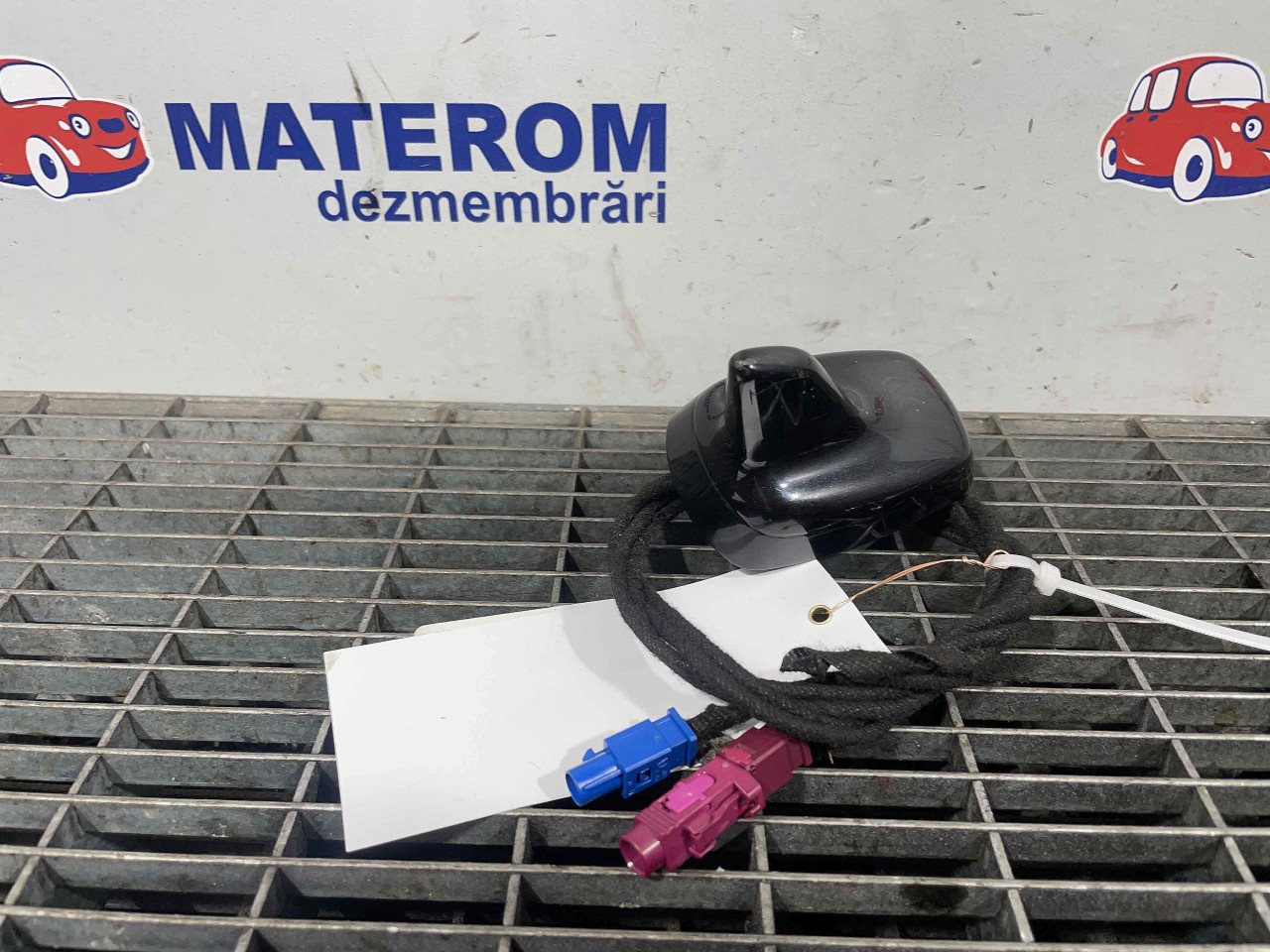 ANTENA AUDI Q7 - - (2010 2015)