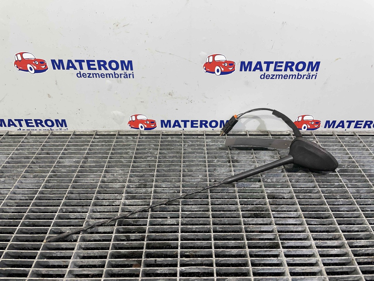 ANTENA FORD FOCUS - - (2011 2014)