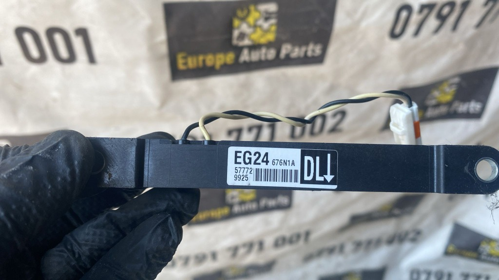 Antena keyless usa dreapta fata Mazda CX-7 2.2 MZR -CD , an 2010 cod X011C57772 / EG24676N1A