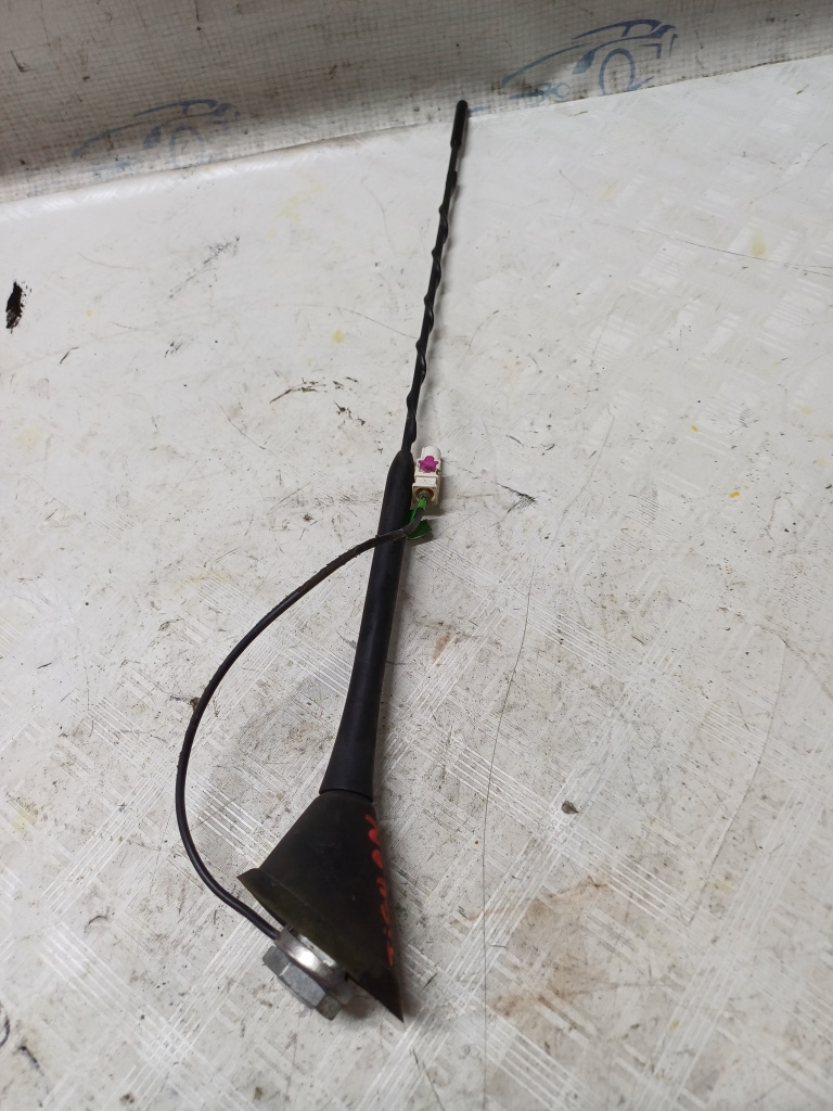 Antena Volkswagen Tiguan - Motorina 2014, 1K0035501