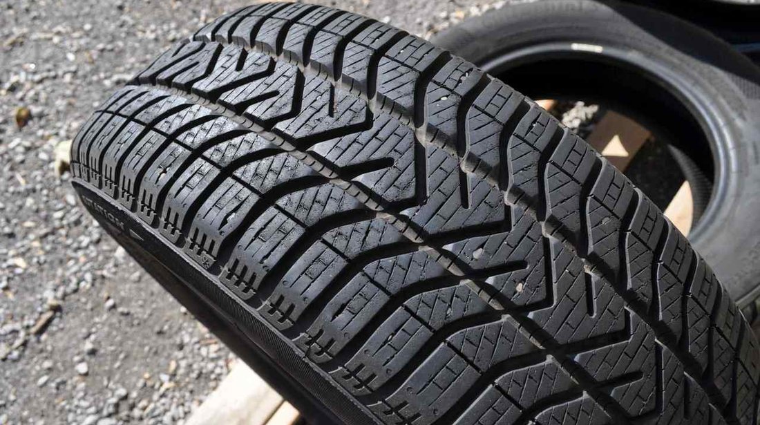 Anvelopa Iarna 185/60 R15 PIRELLI SnowControl 3 Winter 190 88T