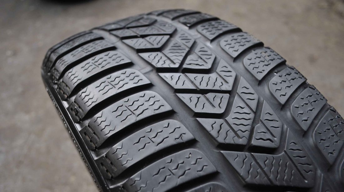 Anvelopa Iarna 215/55 R16 PIRELLI SottoZero 3 93H