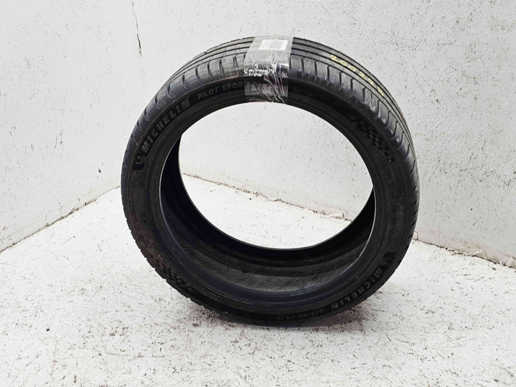 Anvelopa Vara Volkswagen Golf 4 (1J1) [Fabr 1997-2004] 235/40 ZR18