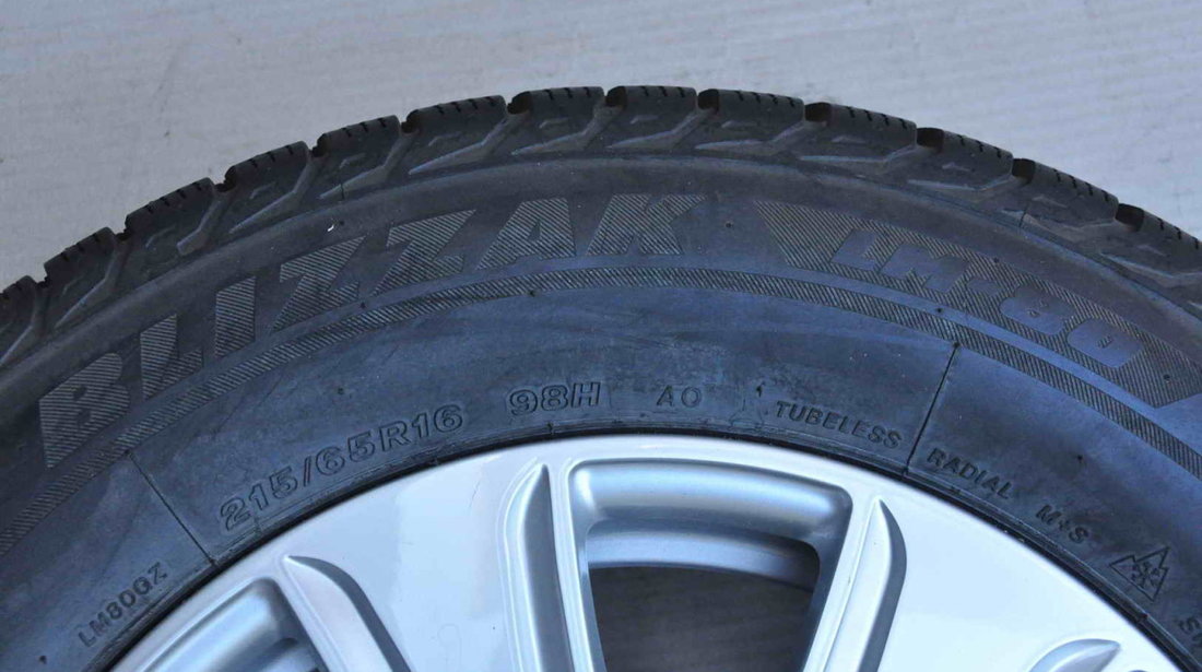 Anvelope Iarna Bridgestone 215/65 R16 Dacia Duster VW Tiguan Transporter T5 T6 Sharan Audi Q3 Kuga