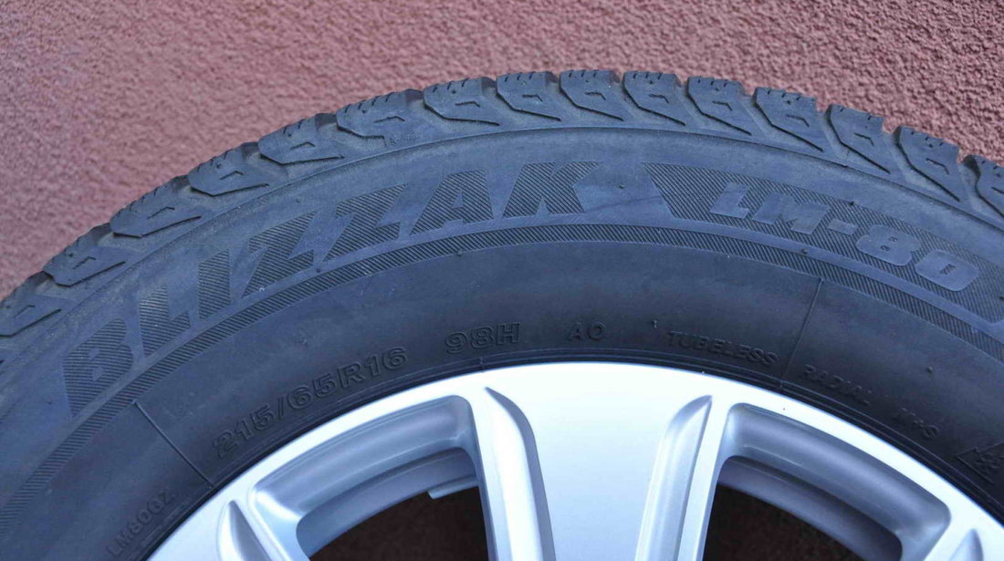 Anvelope Iarna Bridgestone 215/65 R16 Dacia Duster VW Tiguan Sharan T5 T6 Audi Q3 Ford Kuga 2