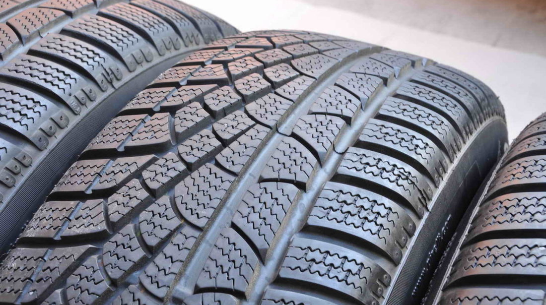 Anvelope Iarna Pirelli 215/65 R16 Dacia Duster VW Tiguan Sharan T5 T6 Audi Q3 Qasqai Ford Kuga 2