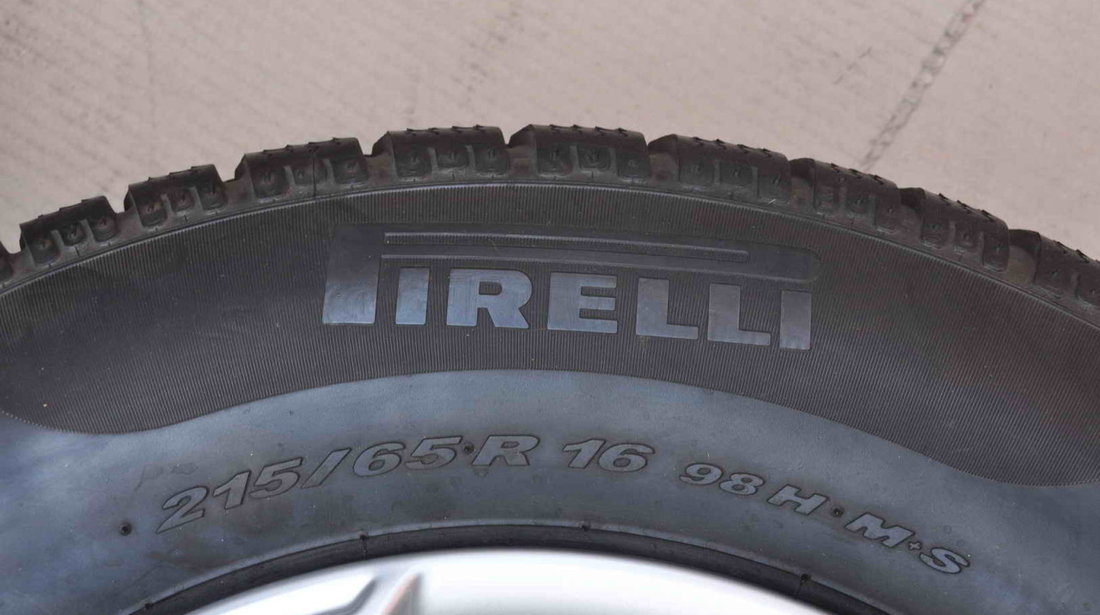 Anvelope Iarna Pirelli 215/65 R16 Dacia Duster VW Tiguan Sharan T5 T6 Audi Q3 Qasqai Ford Kuga 2