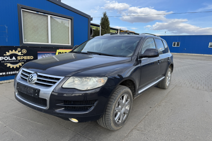 Aparatoare / Carenaj noroi fata dreapta Volkswagen VW Touareg generatia 1 7L [facelift] [2007 - 2010]
