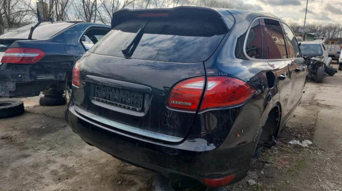 Aparatoare / carenaj noroi roata stanga spate Porsche Cayenne An 2011 2012 2013 2014 2015 2016 2017 2018