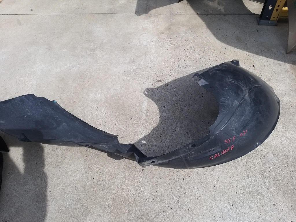 Aparatoare noroi stanga fata dodge caliber