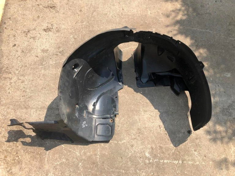 Aparatori noroi dreapta fata Mercedes A Class W169 2005