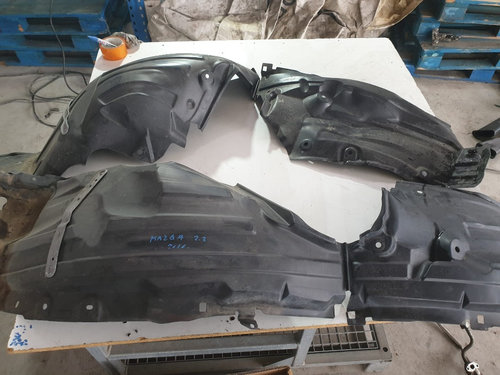 Aparatori noroi Mazda