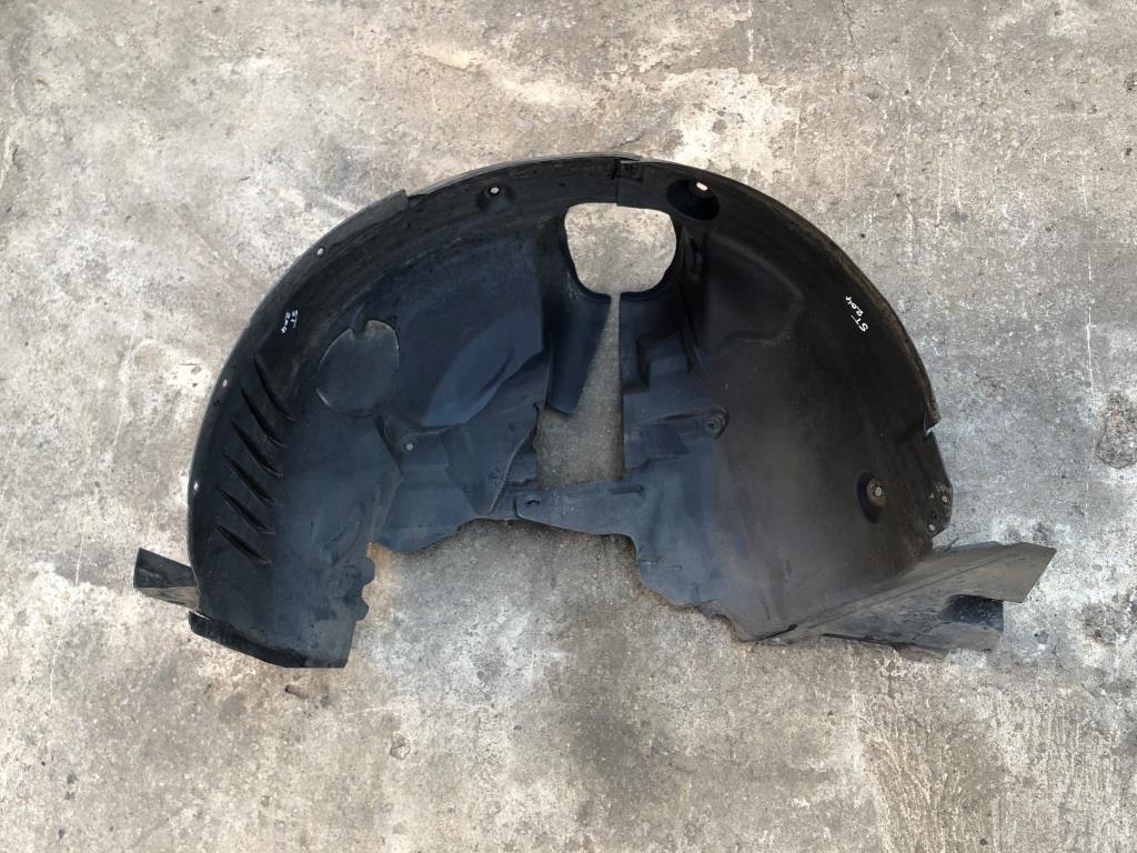 Aparatori noroi stanga fata Mercedes C Class W204 2007-2010