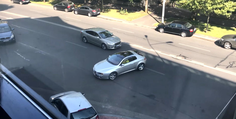 Apel urgent catre Politia Rutiera: cum poate un asemenea specimen sa circule in Bucuresti? Apel urgent catre Politia Rutiera: cum poate un asemenea specimen sa circule in Bucuresti?