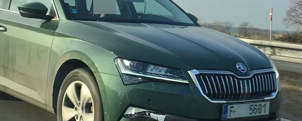 Ar putea fi aceasta noua Skoda Superb? Imaginile interesante surprinse pe o autostrada din Cehia