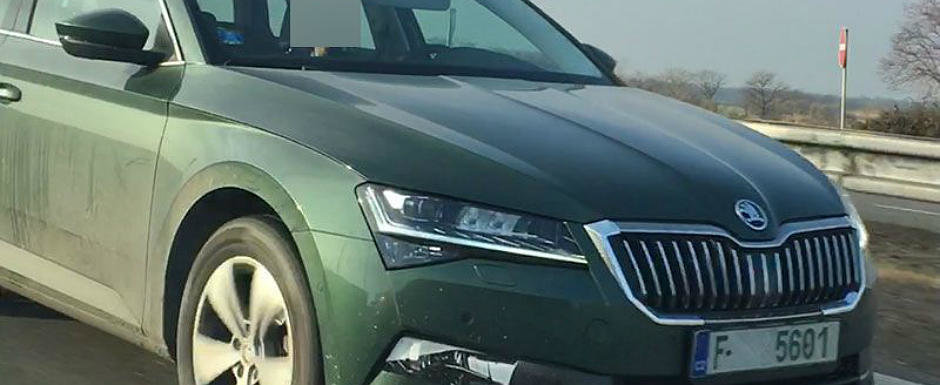 Ar putea fi aceasta noua Skoda Superb? Imaginile interesante surprinse pe o autostrada din Cehia