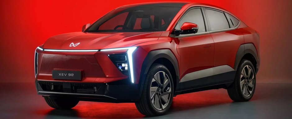 Ar putea fi chilipirul anului. Asiaticii au prezentat SUV-ul Coupe care costa 24.531 de euro. Are 16 boxe si trei ecrane in bord Ar putea fi chilipirul anului. Asiaticii au prezentat SUV-ul Coupe care costa 24.531 de euro. Are 16 boxe si trei ecrane in bord