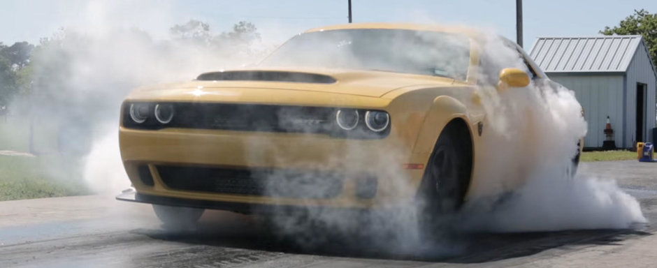 Are 892 de cai pe puntea spate si face suta in fix 2 secunde. Uite in actiune un Dodge Demon tunat de Hennessey