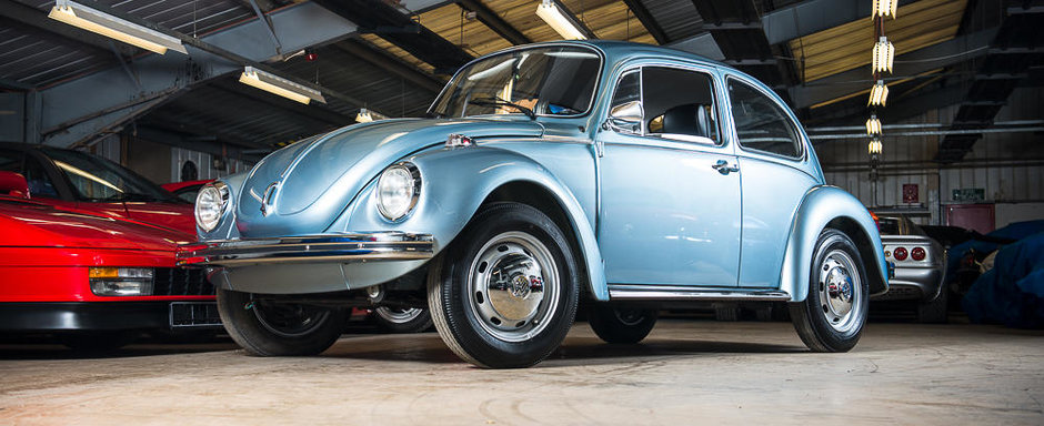 Are 90 km la bord si se vinde cu uleiul din '74. Pretul pe care trebuie sa-l platesti pentru acest nou vechi Beetle Are 90 km la bord si se vinde cu uleiul din '74. Pretul pe care trebuie sa-l platesti pentru acest nou vechi Beetle