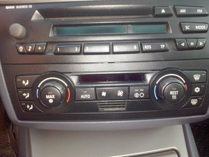 are cineva idee cum fac sa mearga auxiliarul la radio cd la bmw 118d. 2005.in meniu nu imi mai afiseaza aux ?