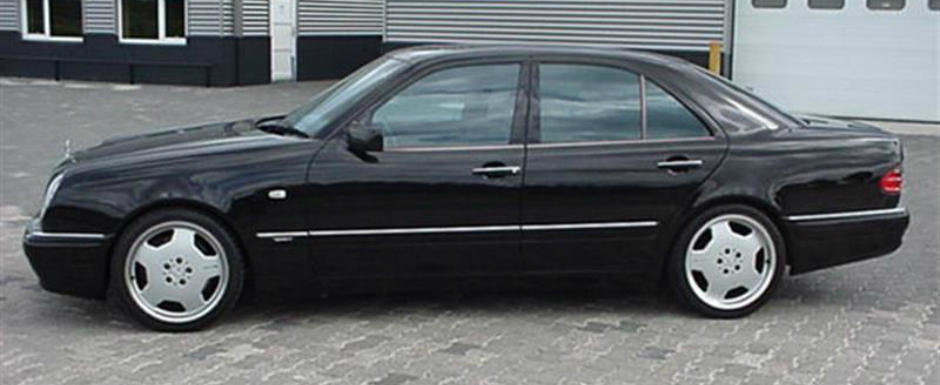 Are doar 77000 km la bord si arata ca nou. In plus, e de vanzare. Cu cat se da acest E55 AMG din '98 Are doar 77000 km la bord si arata ca nou. In plus, e de vanzare. Cu cat se da acest E55 AMG din '98