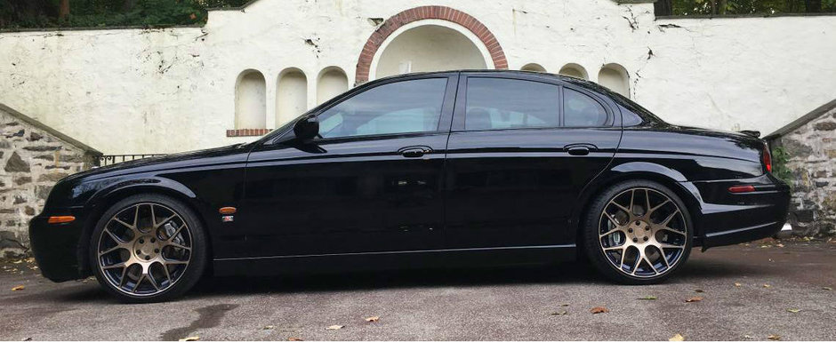 Are motor V8, tractiune spate si tapiterie din piele neagra, dar se vinde la pret de Dacie. POZE REALE Are motor V8, tractiune spate si tapiterie din piele neagra, dar se vinde la pret de Dacie. POZE REALE