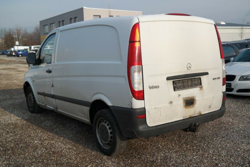 Aripa alba Mercedes VITO 2005 Van 111 w639 2.2 cdi . În stare bună de funcționare.