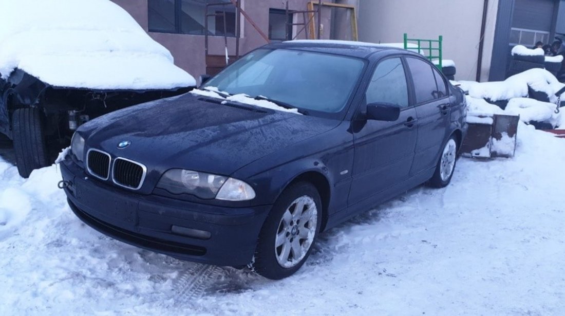 Aripa dreapta fata BMW Seria 3 E46 2000 berlina 2.0