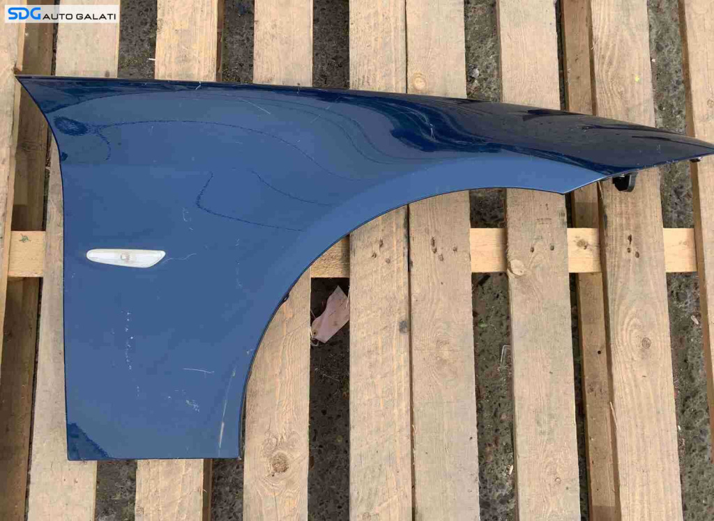 Aripa Dreapta Fata BMW Seria 3 E90 2004 - 2011 cu Mici Defecte / Imperfectiuni