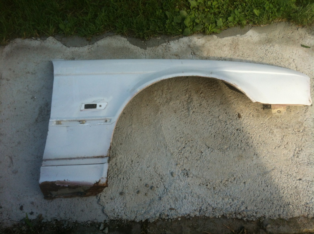 Aripa dreapta fata BMW Seria 5 E34 [1988 - 1996] Sedan 520i MT (150 hp) 2.0i