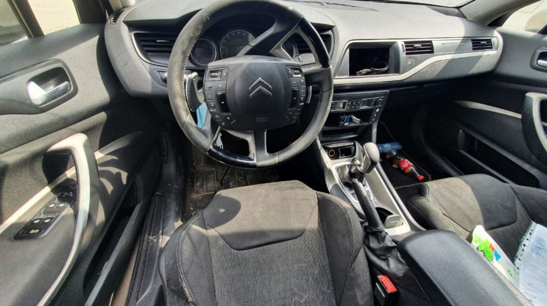 Aripa dreapta fata Citroen C5 2 2011 berlina 1.6 hdi 9hr