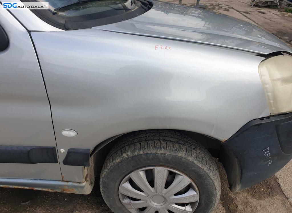 Aripa Dreapta Fata cu Defect Citroen Berlingo 2002 - 2008 Culoare EZRC